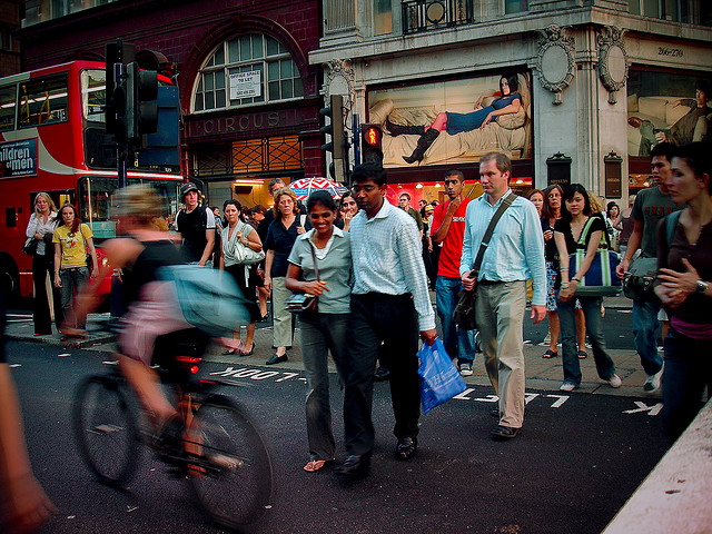 Un tercio de los británicos admite tener prejuicios raciales