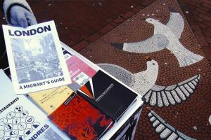 Varios-inmigrantes-informacion-ciudad-inglesa_EDIIMA20150114_0579_13