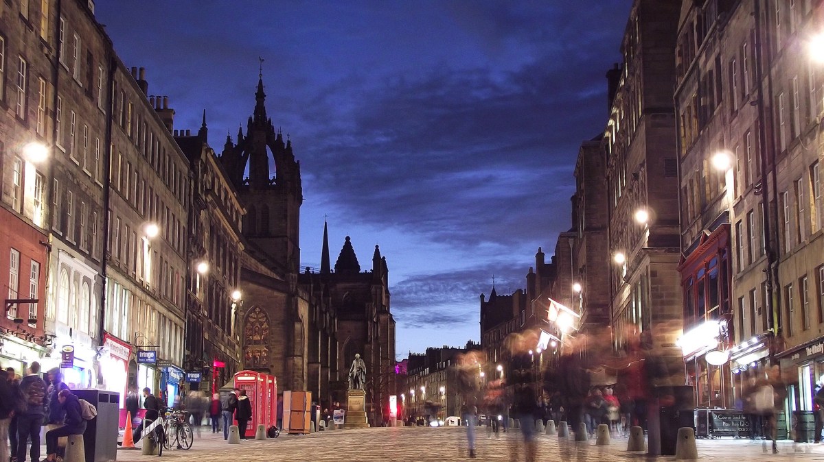 byronv2 - Royal Mile, Blue Hour