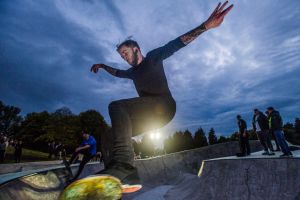 Skater liverpool glow night