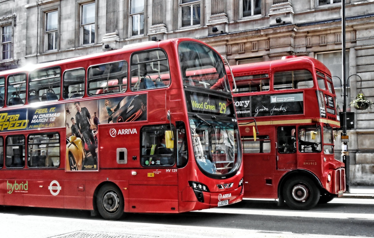 DncnH -- London Buses on Whitehall