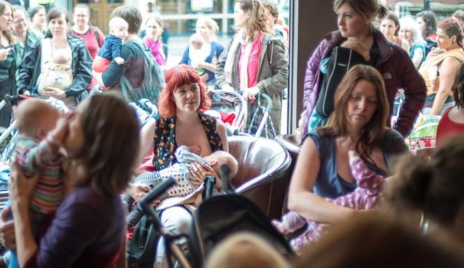 starbucks-breastfeeding