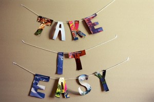 Expresiones útiles en nuestras conversaciones en inglés, como 'take it easy'