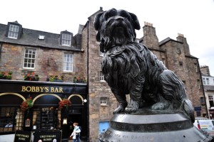 La estatua del famoso perro Bobby, en Edimburgo