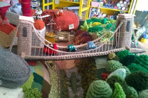 El Clifton Suspension Bridge hecho a ganchillo en Briswool