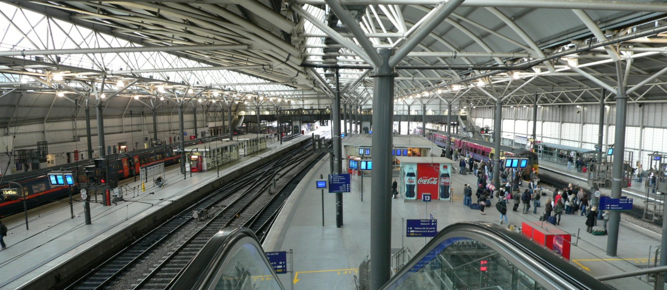 Overview_of_Leeds_City_railway_station_12