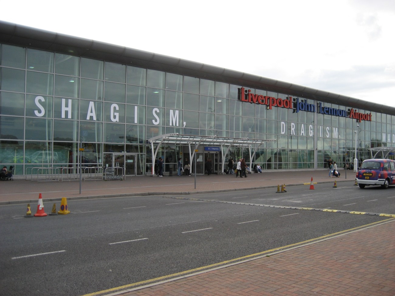 Liverpool_John_Lennon_Airport-2006-09-28