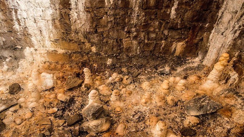 Estalagmitas en el interior del Clifton Suspension Bridge, en Bristol