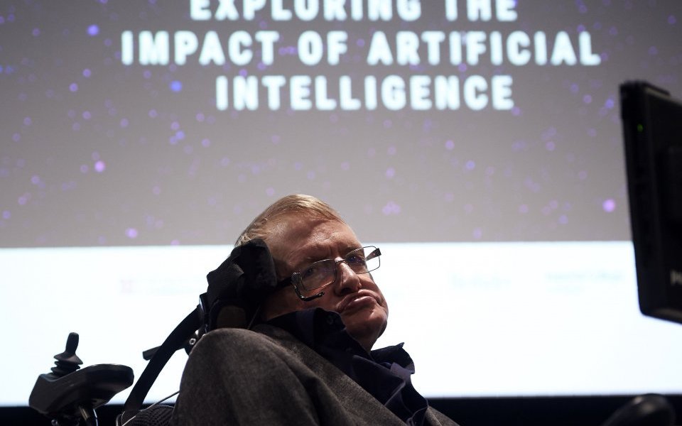 Stephen Hawking informó sobre las graves consecuencias de la inteligencia artificial / Getty