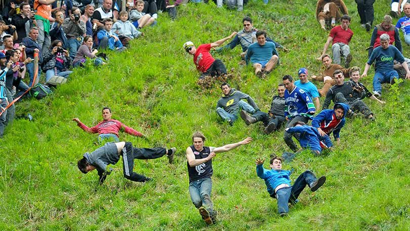 competitors-chased-8lb-of-double-gloucester-200-yards-down-coopers-hill-at-brockworth-136390561095702601-140527104038
