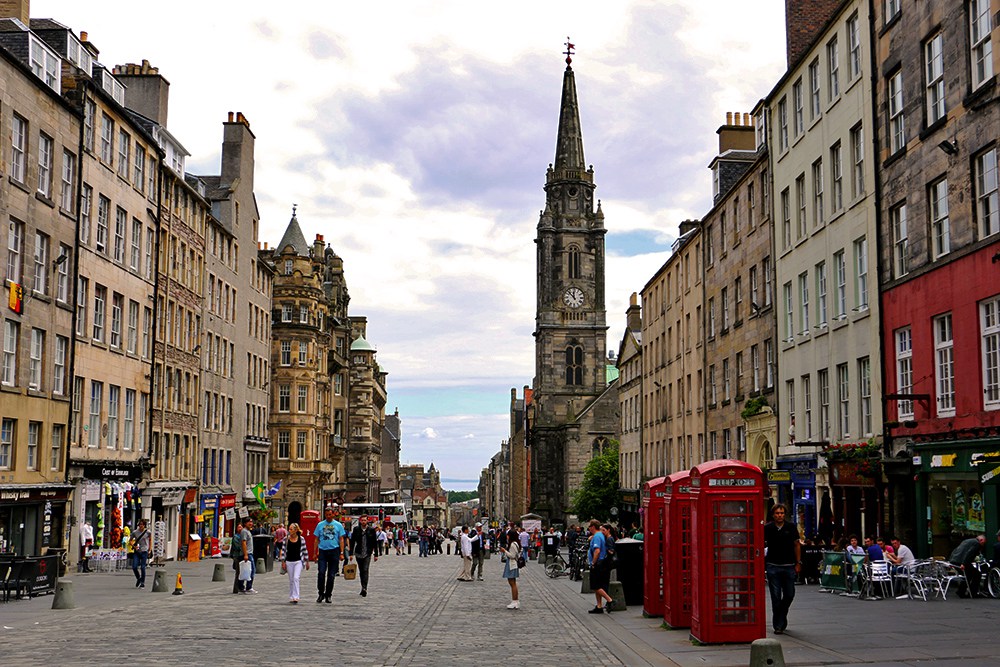 edinburgh-royal-mile-red-phone-boxes.jpg