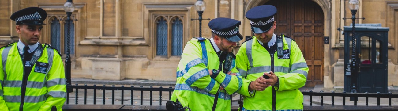 Policia Londres by Daniele Zanni