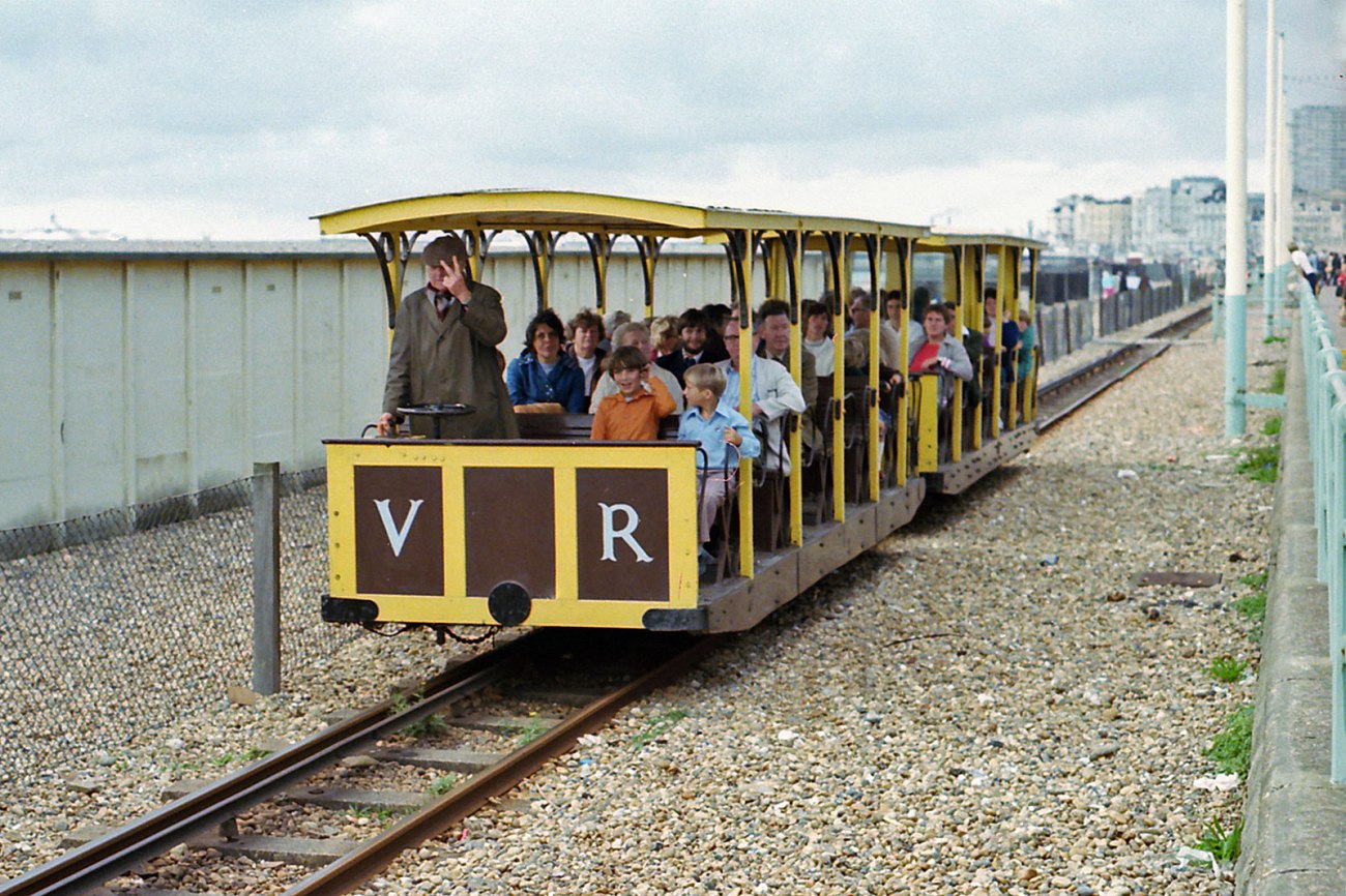 Volks, el tren eléctrico de Brighton que recorre la costa